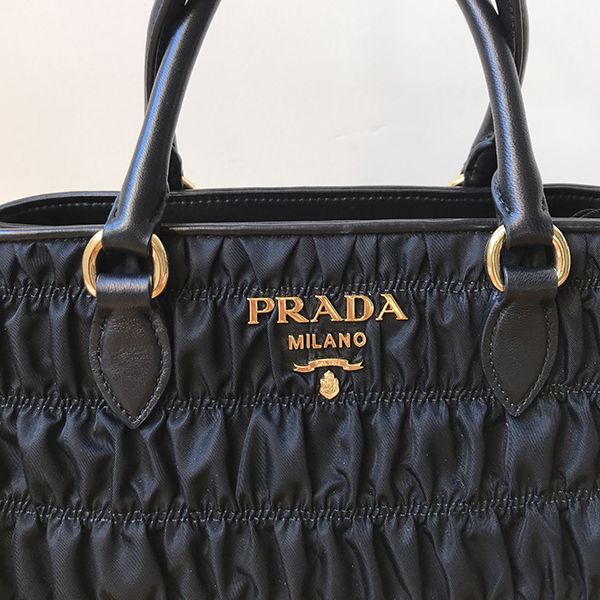 プラダ スーパーコピーゴ―フレナイロン×レザーBAG  1BA173